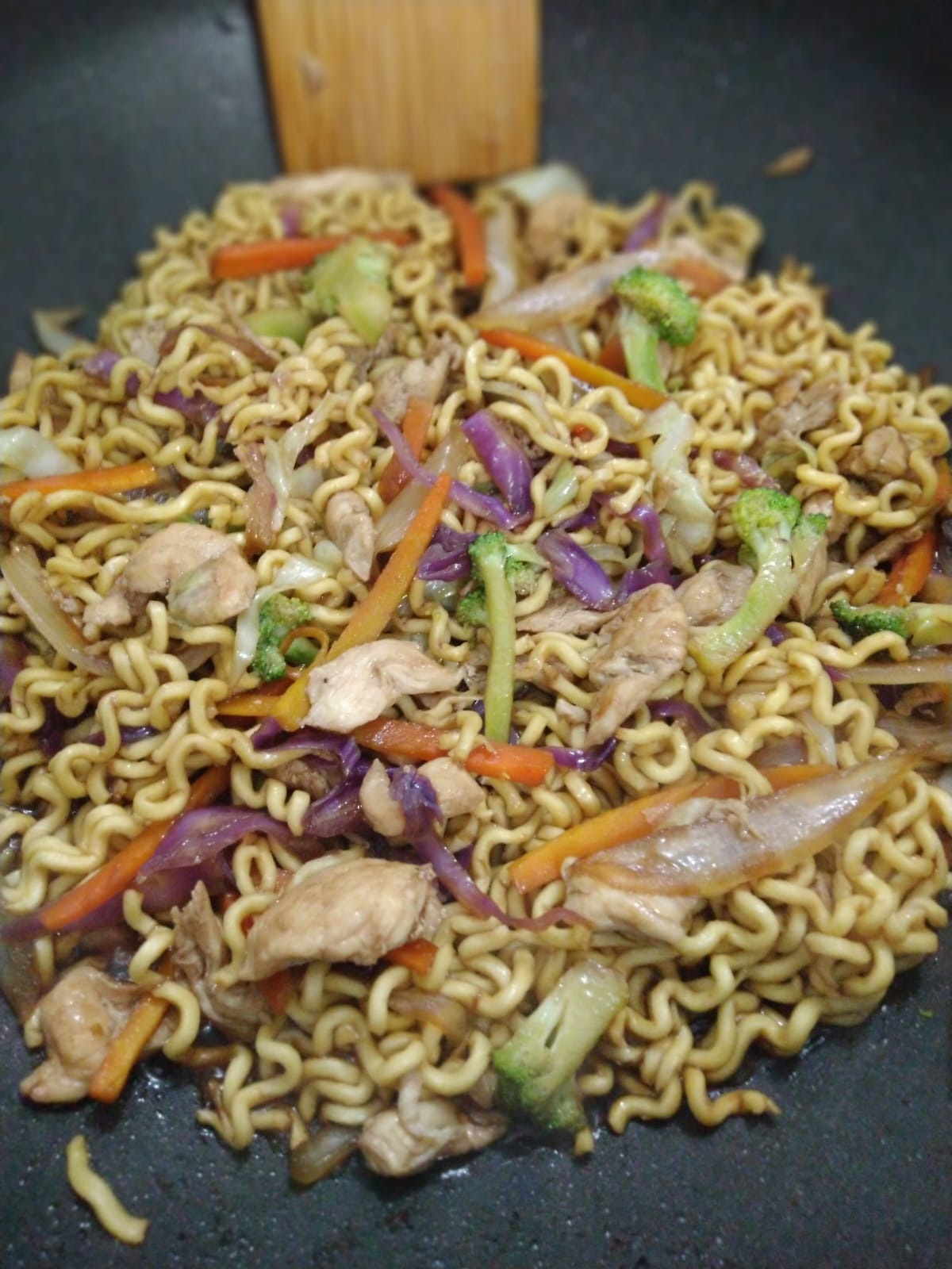 Combo Família Yakisoba de Frango 1kg (Serve até 4 pessoas)